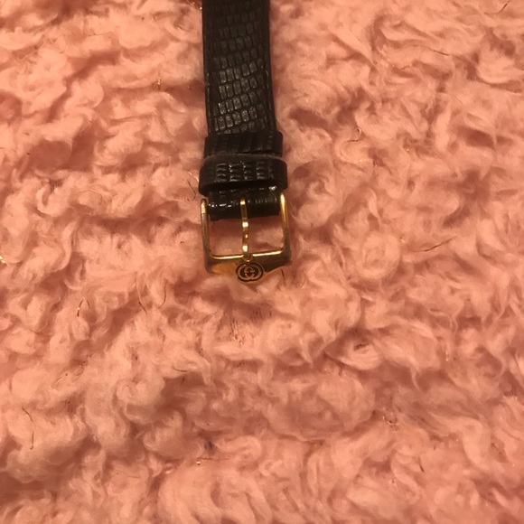Authentic vintage Gucci watch with original band - Picture 2 of 6